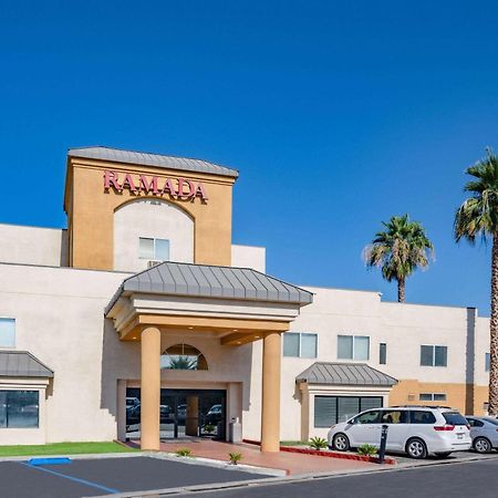 Hotel Ramada By Wyndham Bakersfield Exterior foto