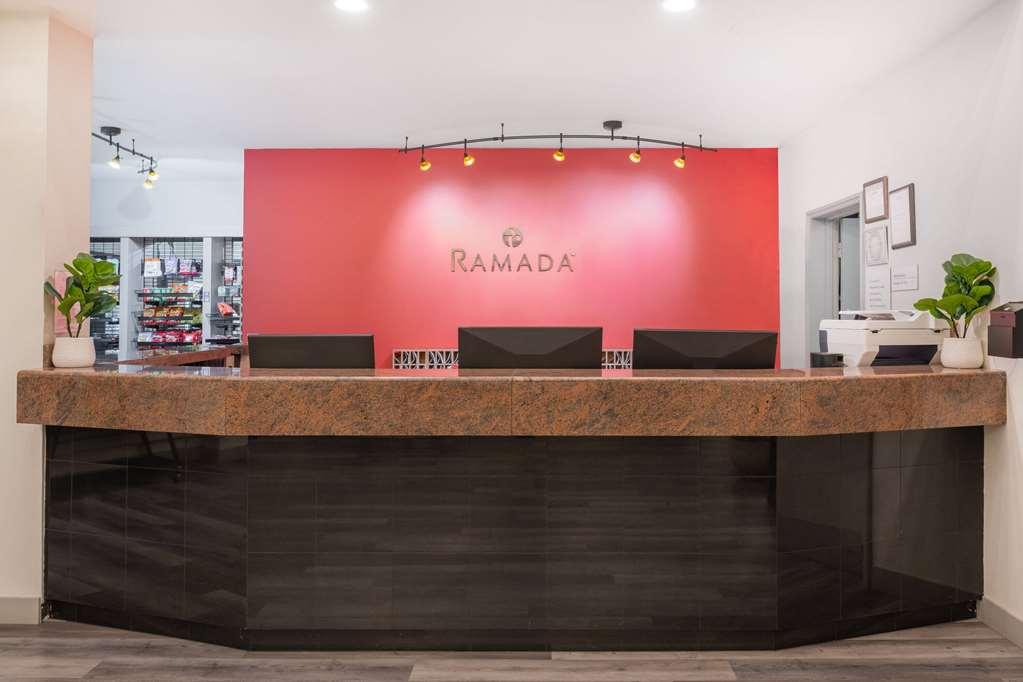 Hotel Ramada By Wyndham Bakersfield Interior foto