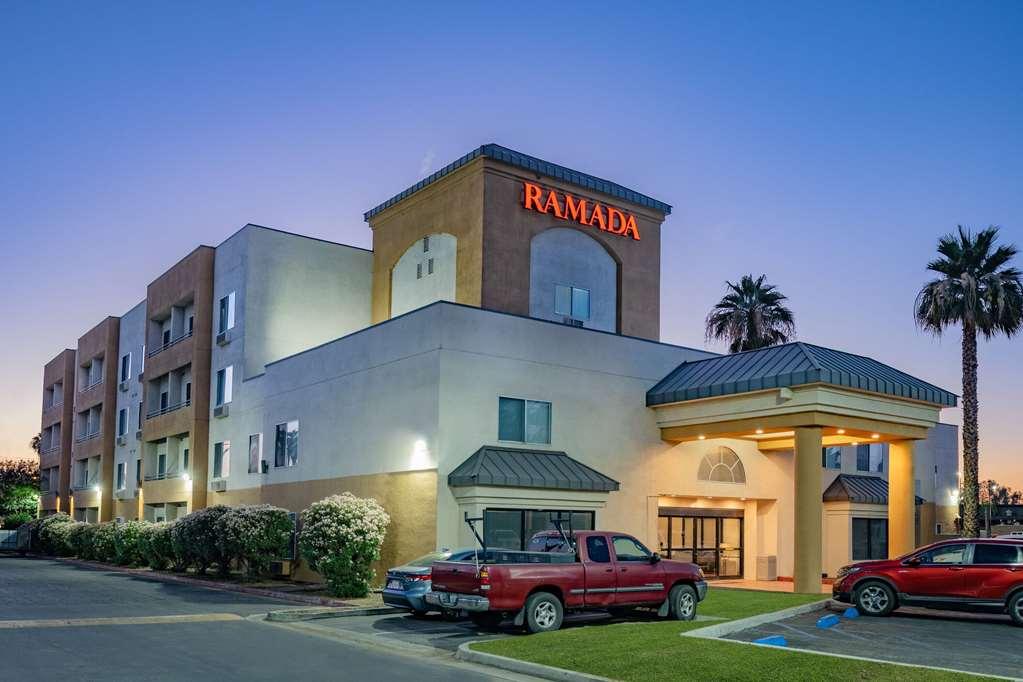 Hotel Ramada By Wyndham Bakersfield Exterior foto