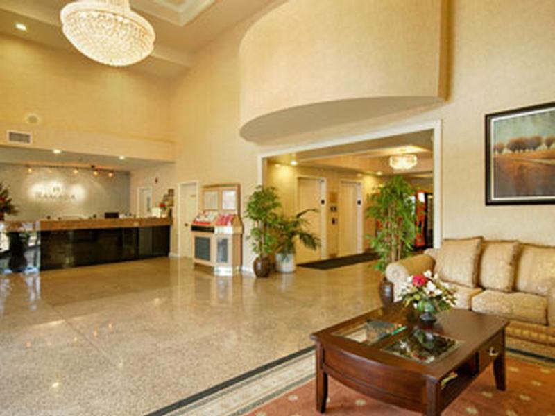 Hotel Ramada By Wyndham Bakersfield Exterior foto